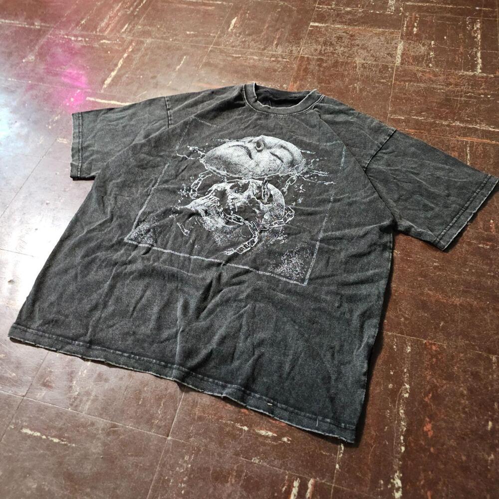 Graphic Tee Grunge Skull Spike Print Distressed Black (M) ✨